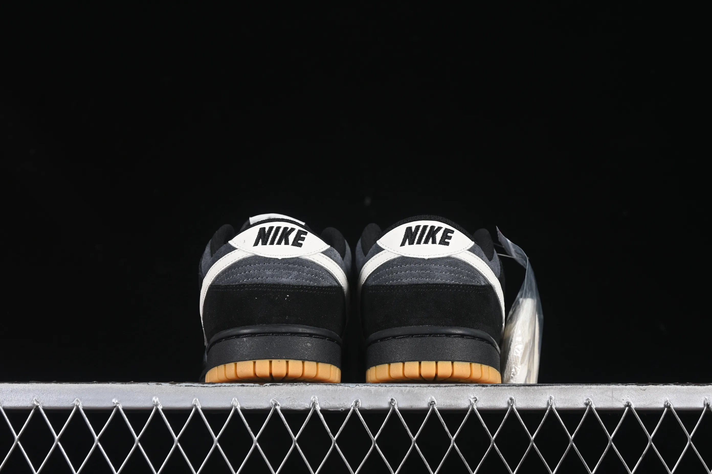 All categories Nk SB Dunk series Nk SB Dunk Low low-top sneakers Nike Dunk Low black and gray color low-top casual sneakers HQ1931-001